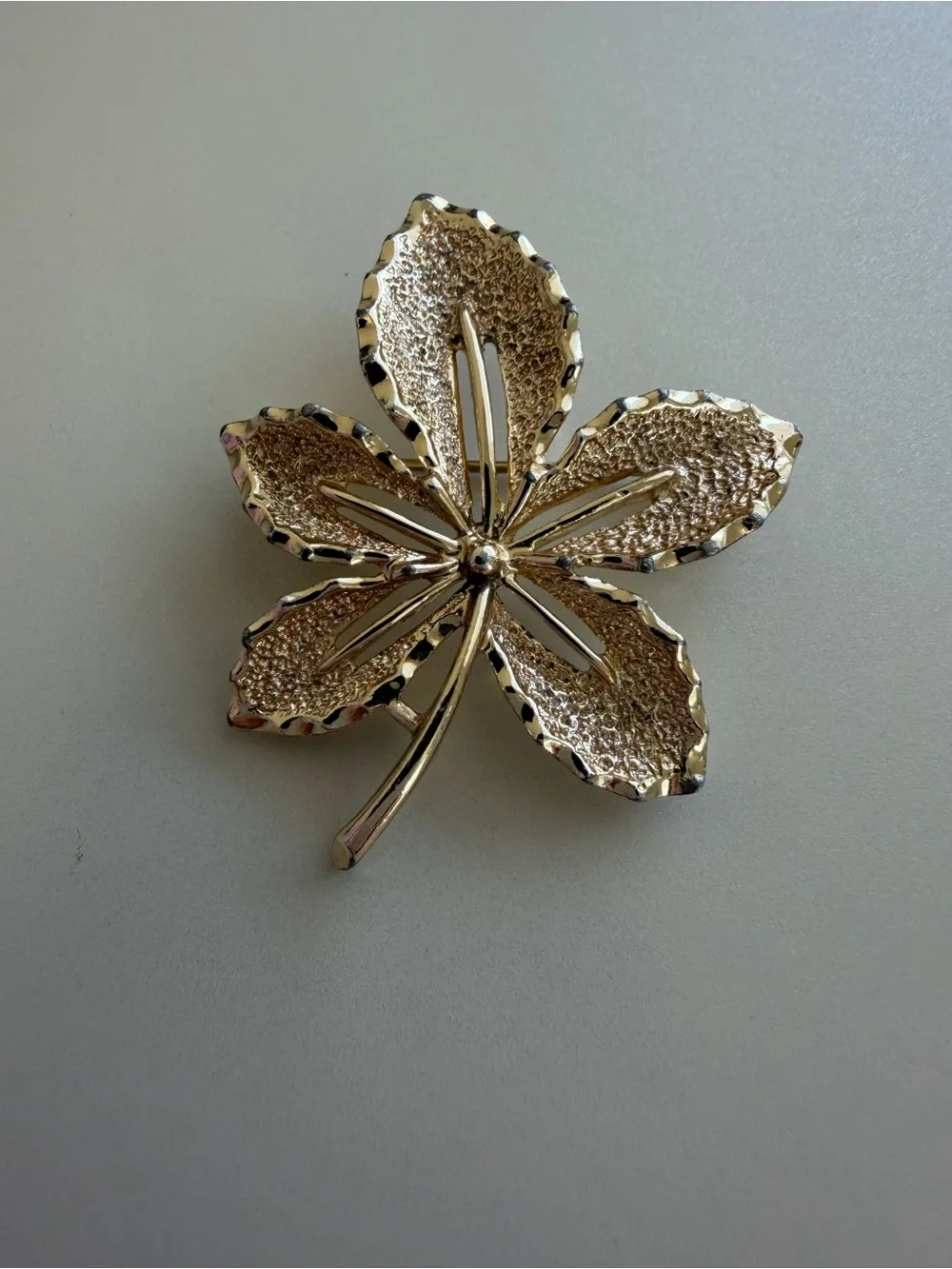 Vintage Sarah Coventry Gold Tone Ivy Leaf Brooch Elegant Women’s Accessory